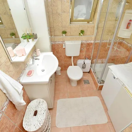 Apartment Beautiful 1-bed Kristijan *